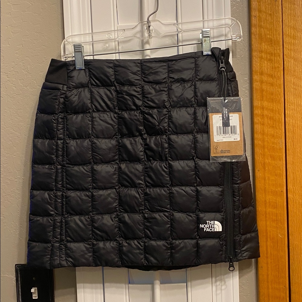 NWT The North Face Black Quilted Skirt size S puffy skirt